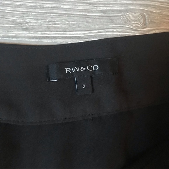 RW&CO Floral Print Mini Skirt in Black White Pink with Pleats for Spring Summer - Picture 3 of 7